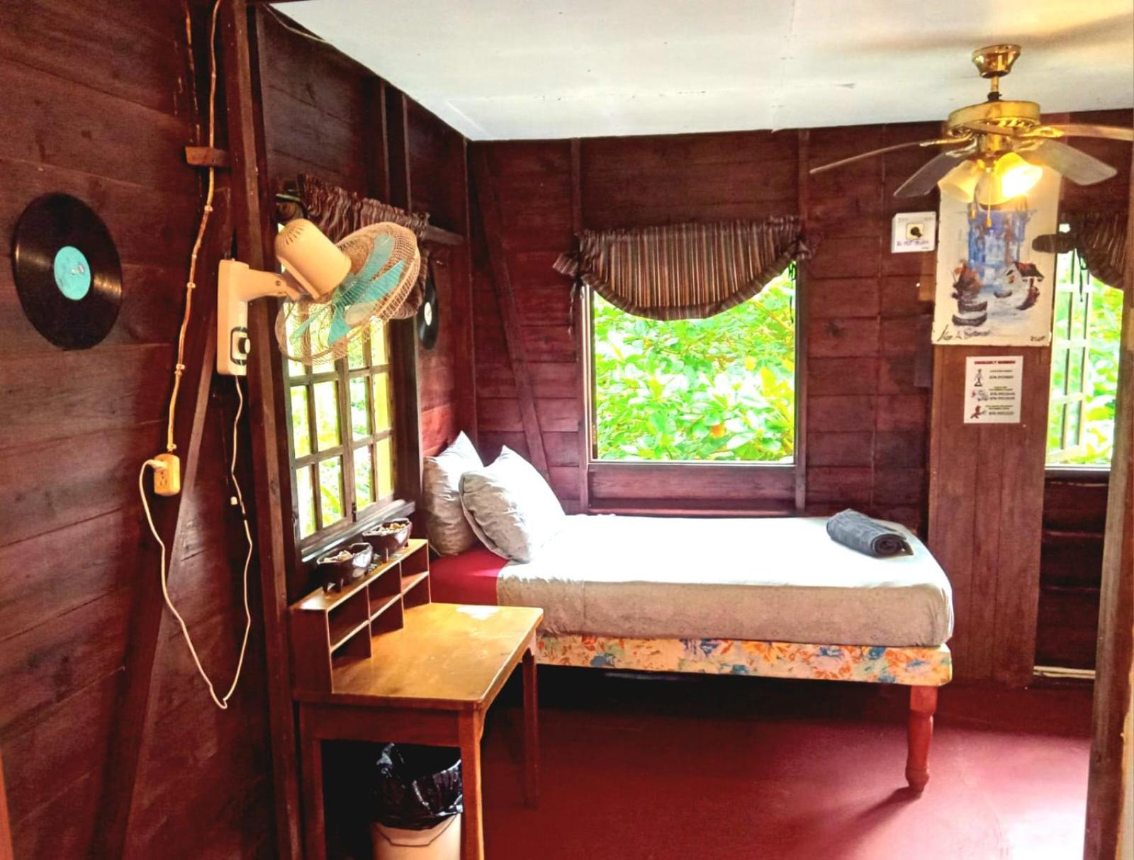 La Familia Guest House And Natural Farm Πορτ Αντόνιο Εξωτερικό φωτογραφία