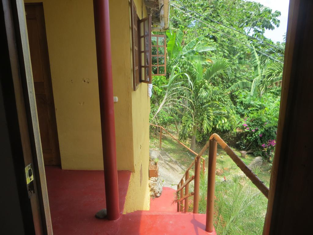 La Familia Guest House And Natural Farm Πορτ Αντόνιο Εξωτερικό φωτογραφία