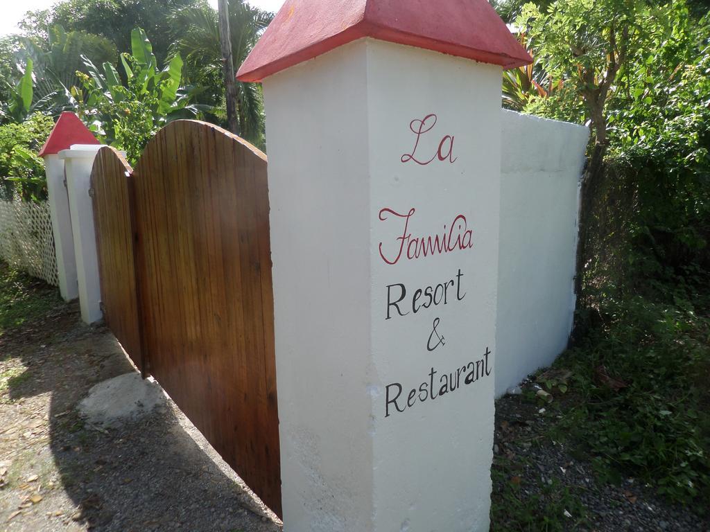 La Familia Guest House And Natural Farm Πορτ Αντόνιο Εξωτερικό φωτογραφία